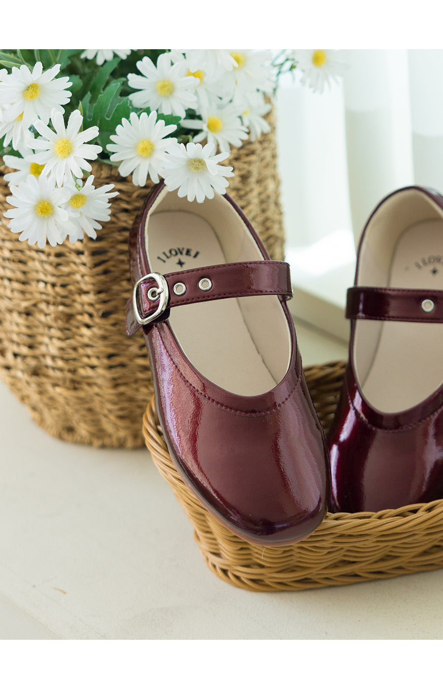 I LOVE J eylet flat shoes