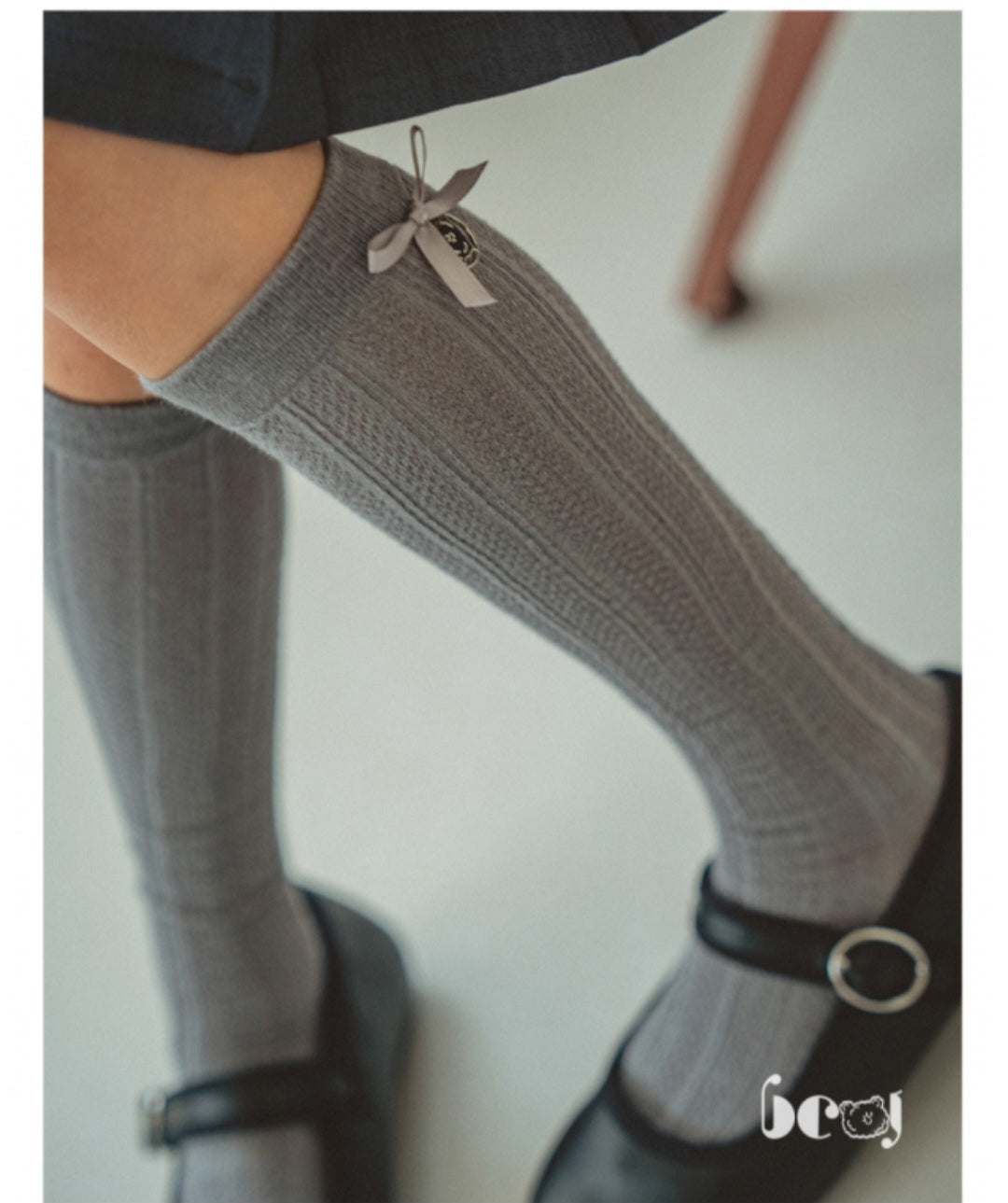 BEBEBEBE BE JUNIOR Pre Fall Side little ribbon knee socks