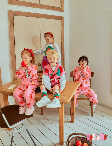 BEBEBEBE PRE FALL Apple knit Top & Bottom