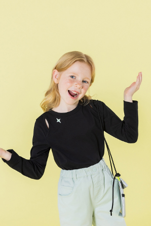 I LOVE J Clut Slim Cut-out Top