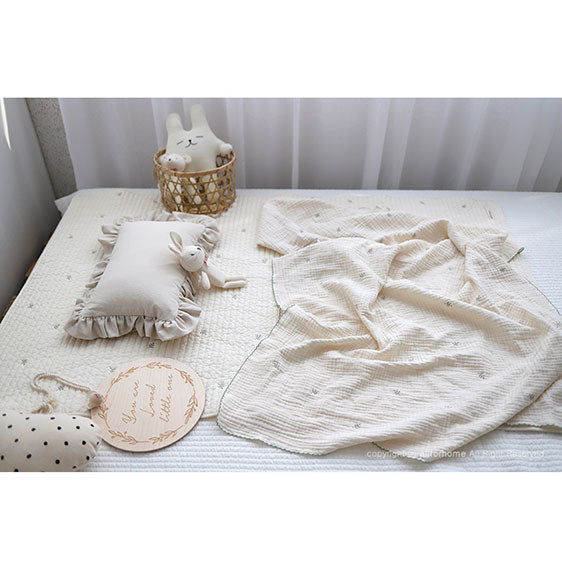 Buds Embroidery Quilted Pad