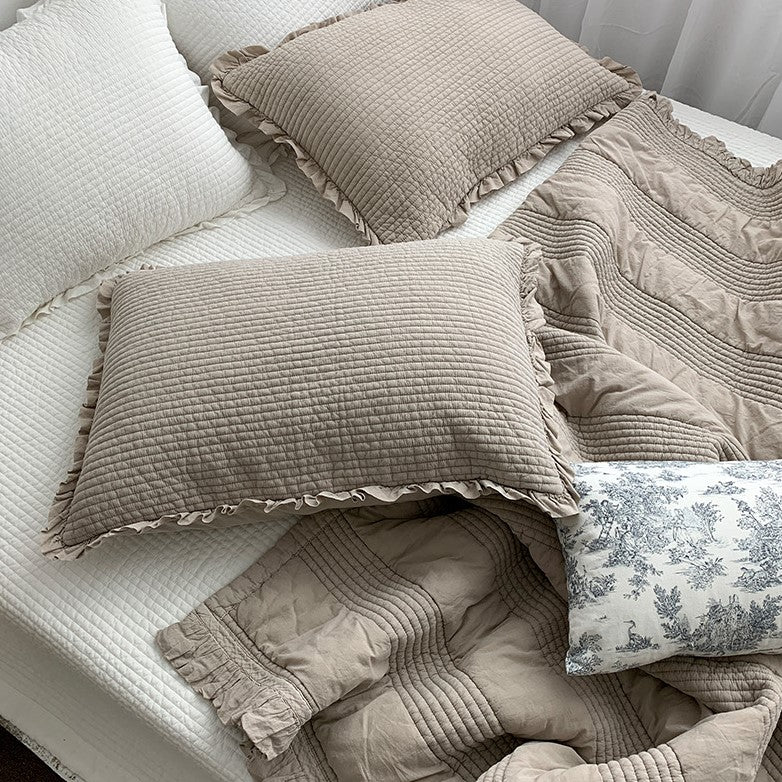Pudding Ruffle Cushion