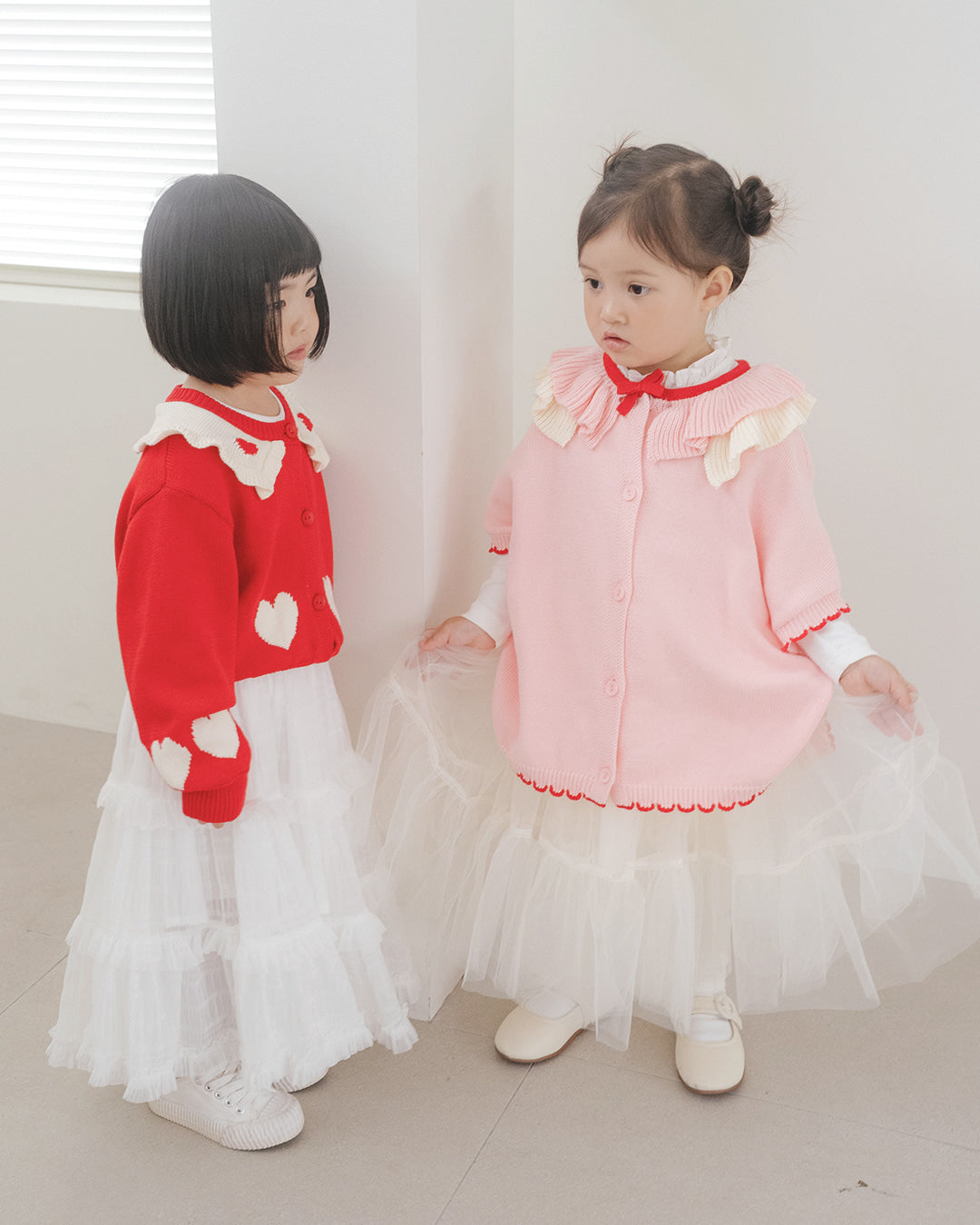 ROANJANE Fling knit cape