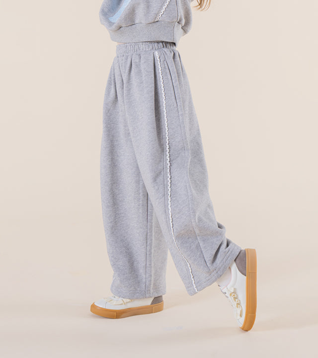 I LOVE J Messi lace barrel pants