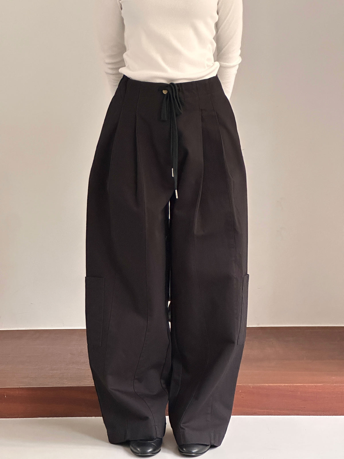 MOMS WEAR Oaks two tuck string pants