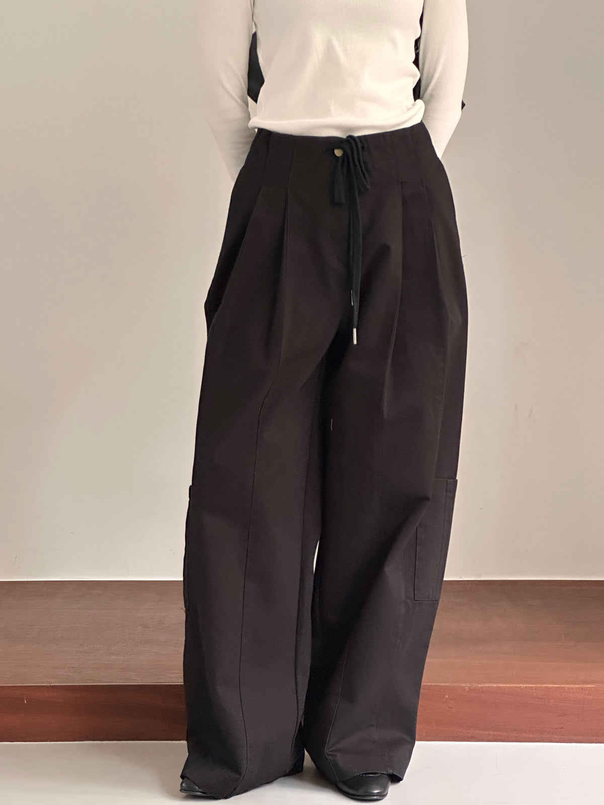 MOMS WEAR Oaks two tuck string pants