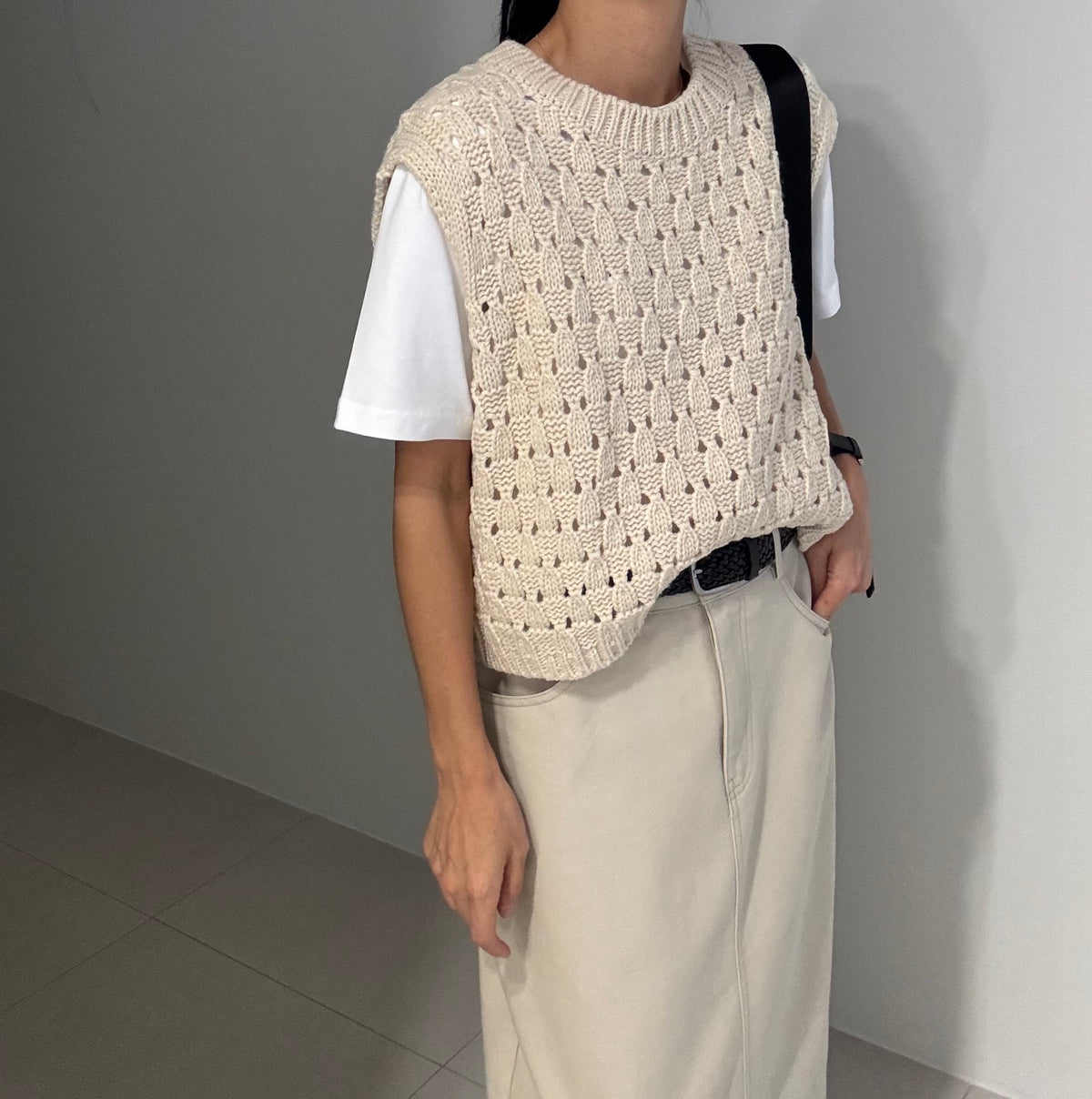 MOMS WEAR Mitz Vest Waffle Pattern Box Knit Crop Vest Round Neck Casual