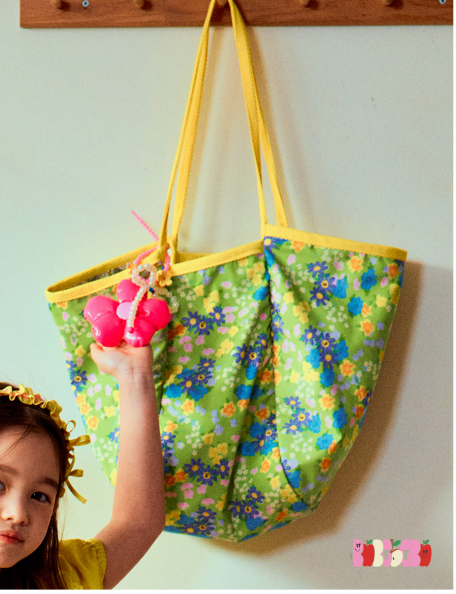 BEBEBEBE 2024 SUMMER Strawberry flower reversible bag