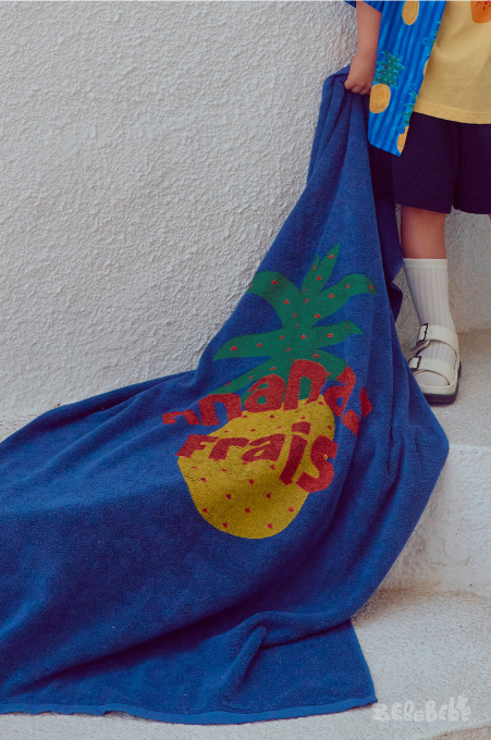BEBEBEBE SUMMER Ananas frais beach towel (NAVY)