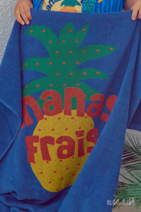BEBEBEBE SUMMER Ananas frais beach towel (NAVY)