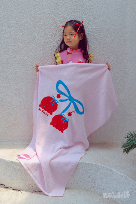 BEBEBEBE SUMMER Strawberry ice cream beach towel (PINK)