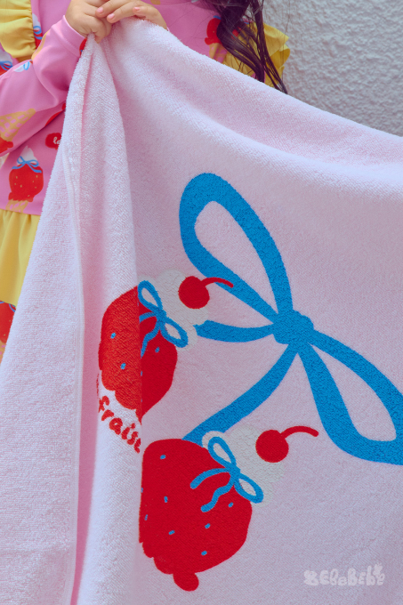 BEBEBEBE SUMMER Strawberry ice cream beach towel (PINK)