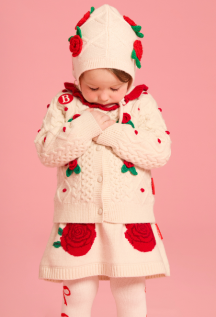 BEBE DE PINO Rose cable sweater bonnet