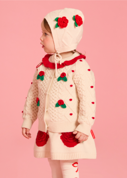 BEBE DE PINO Rose cable sweater bonnet