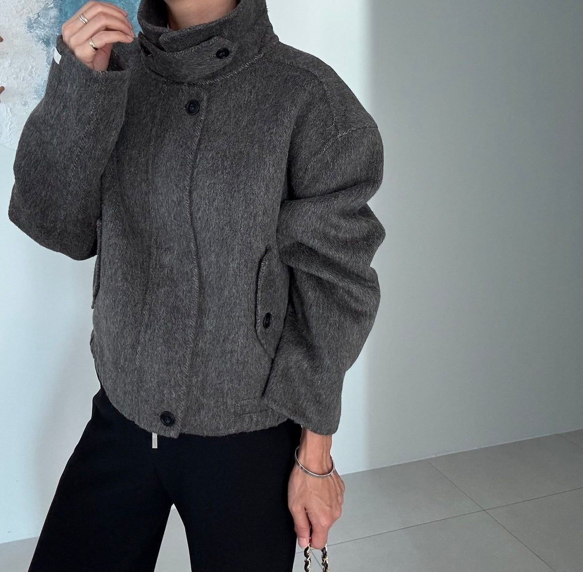 MOMS WEAR Stand Collar Hand-Hand Jumper