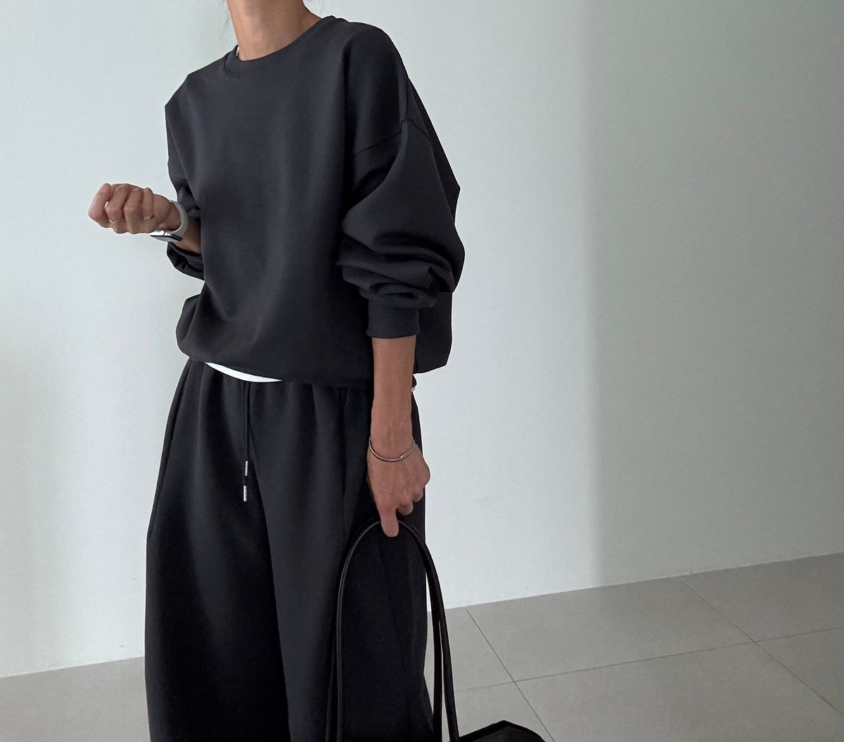 MOMS WEAR Cushion Curve Set Wide-curved Pants Sweatshirt Set
