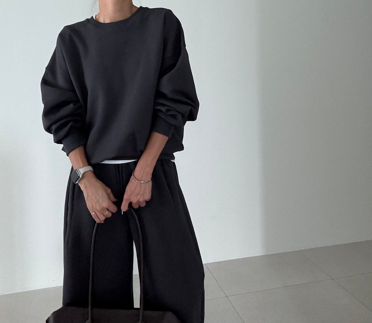 MOMS WEAR Cushion Curve Set Wide-curved Pants Sweatshirt Set