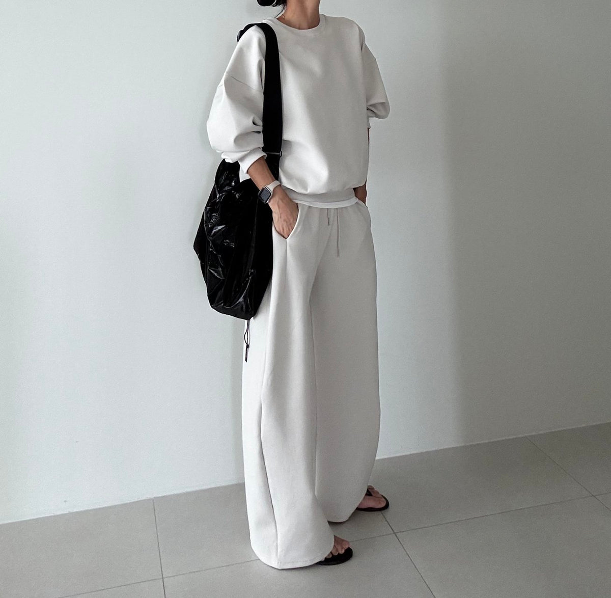 MOMS WEAR Cushion Curve Set Wide-curved Pants Sweatshirt Set