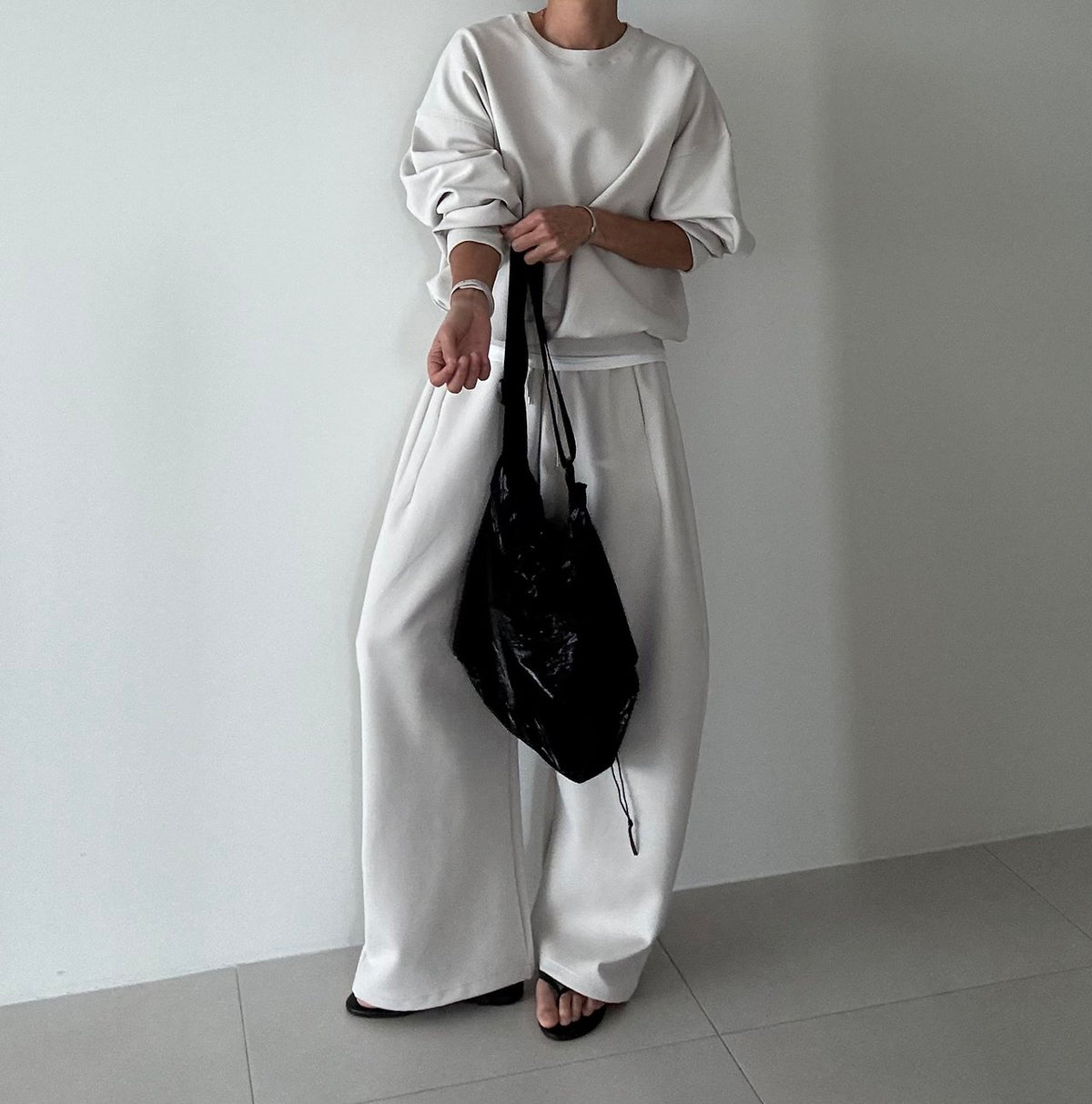 MOMS WEAR Cushion Curve Set Wide-curved Pants Sweatshirt Set