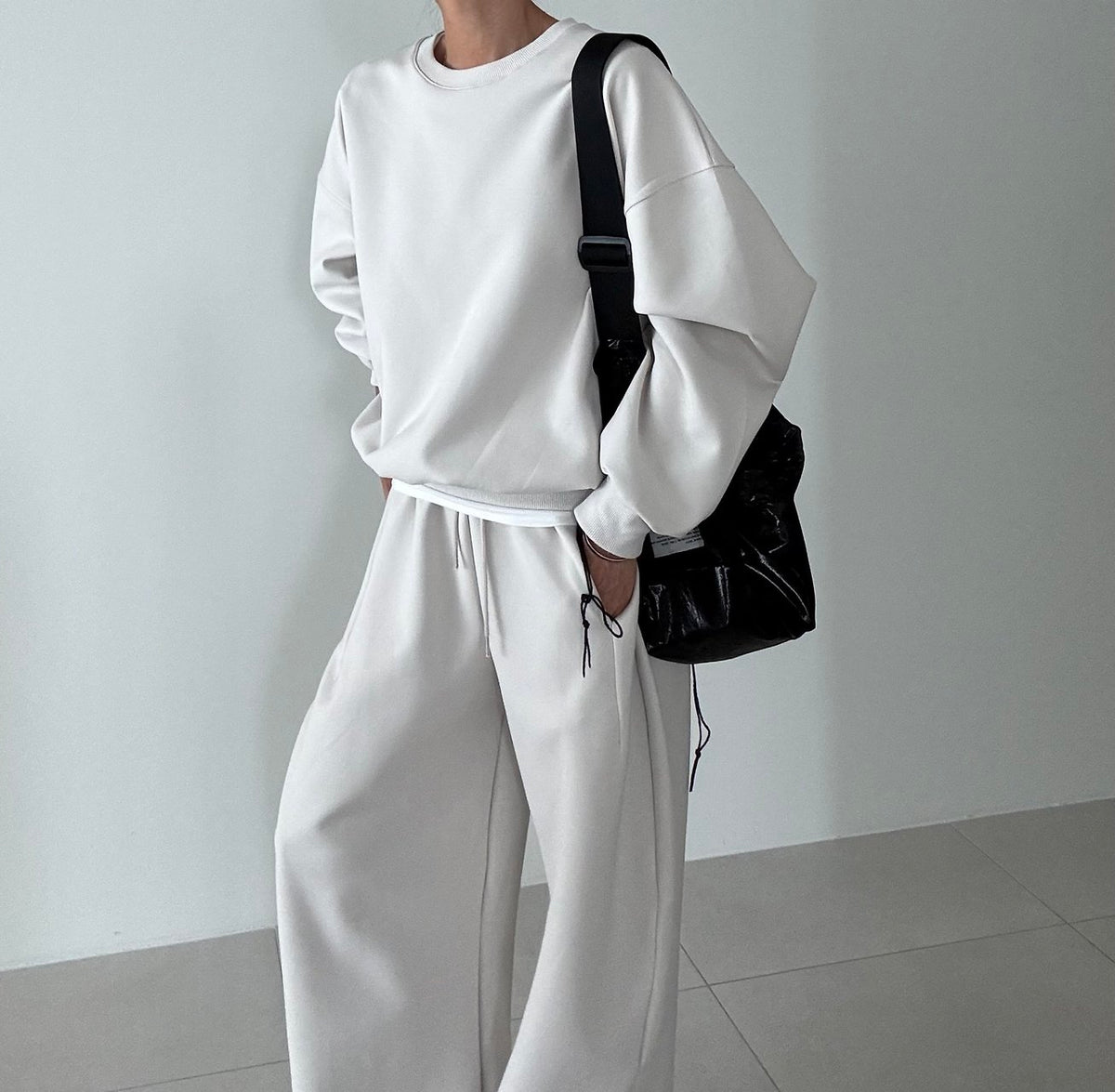 MOMS WEAR Cushion Curve Set Wide-curved Pants Sweatshirt Set