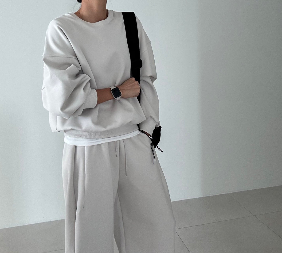 MOMS WEAR Cushion Curve Set Wide-curved Pants Sweatshirt Set