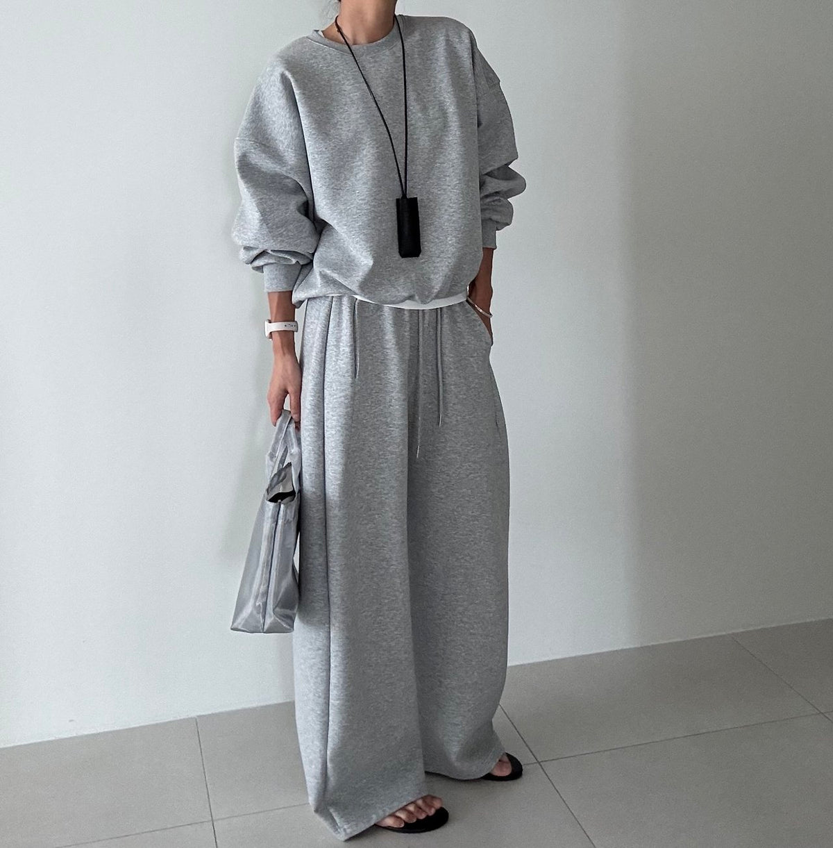MOMS WEAR Cushion Curve Set Wide-curved Pants Sweatshirt Set