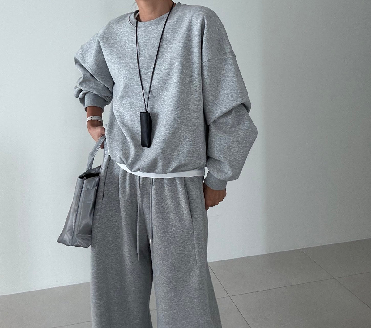 MOMS WEAR Cushion Curve Set Wide-curved Pants Sweatshirt Set