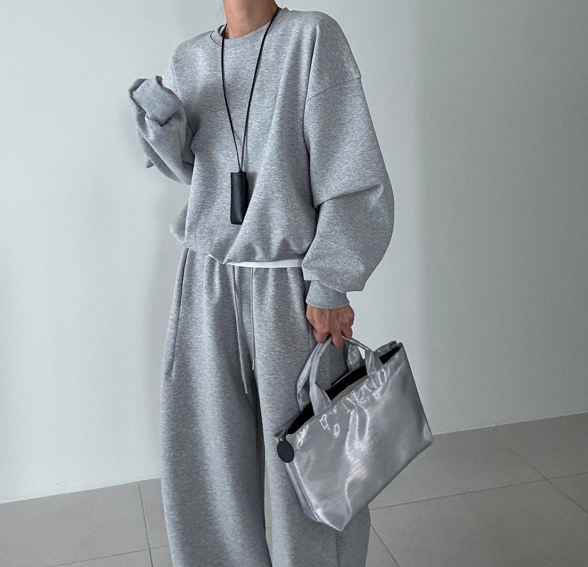 MOMS WEAR Cushion Curve Set Wide-curved Pants Sweatshirt Set