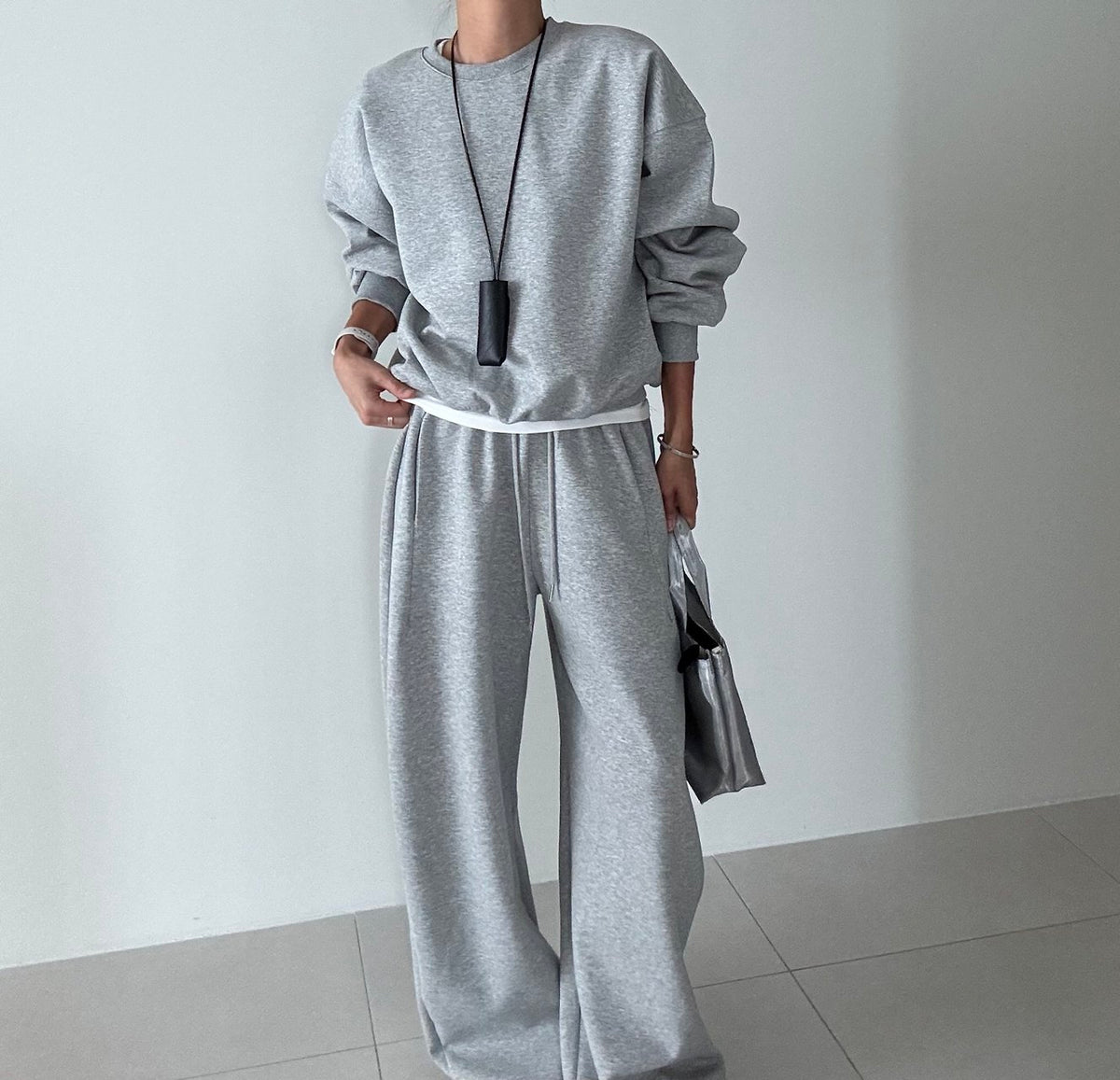 MOMS WEAR Cushion Curve Set Wide-curved Pants Sweatshirt Set