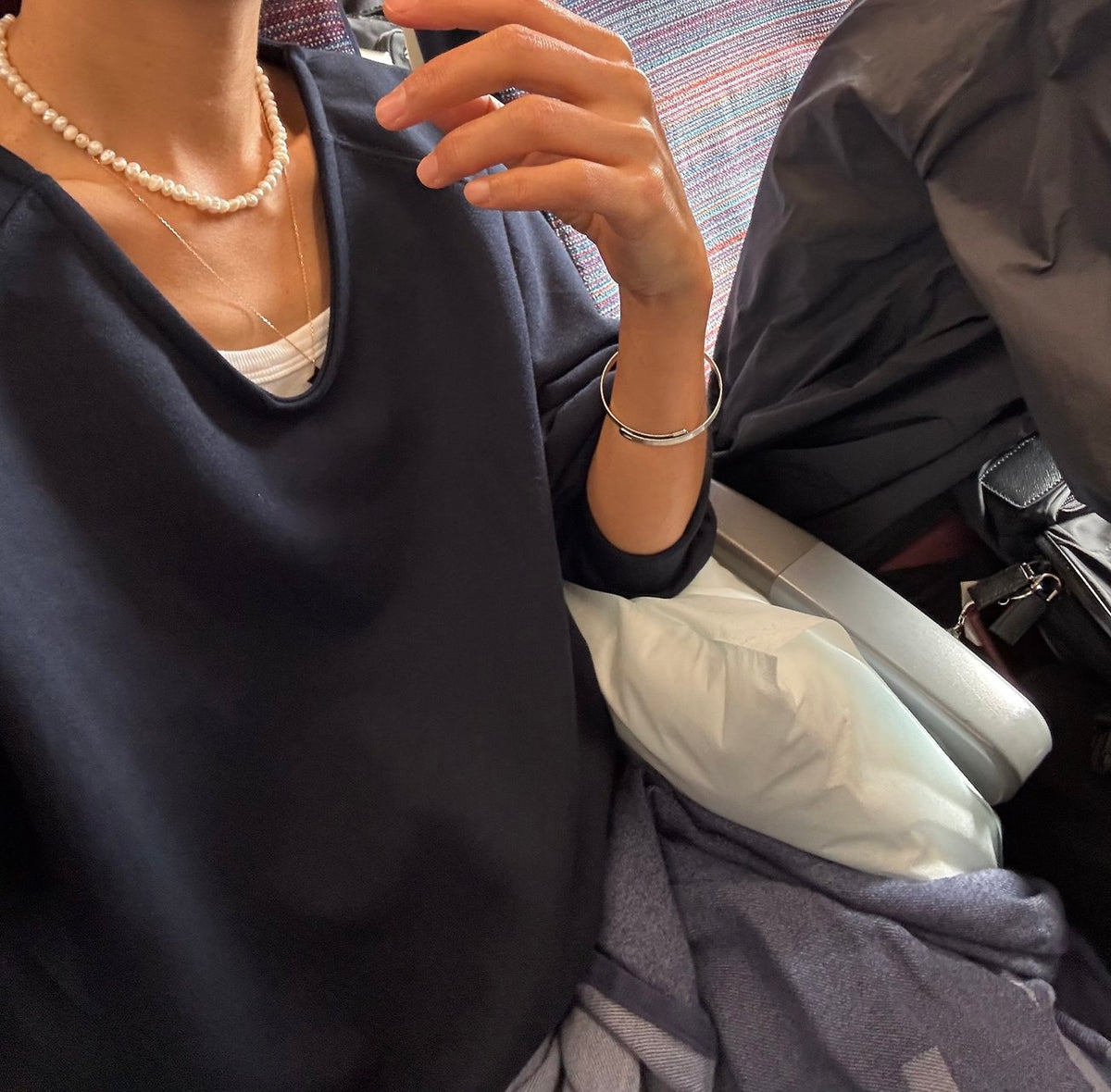 MOMS WEAR Deep V-neck Sweatshirt
