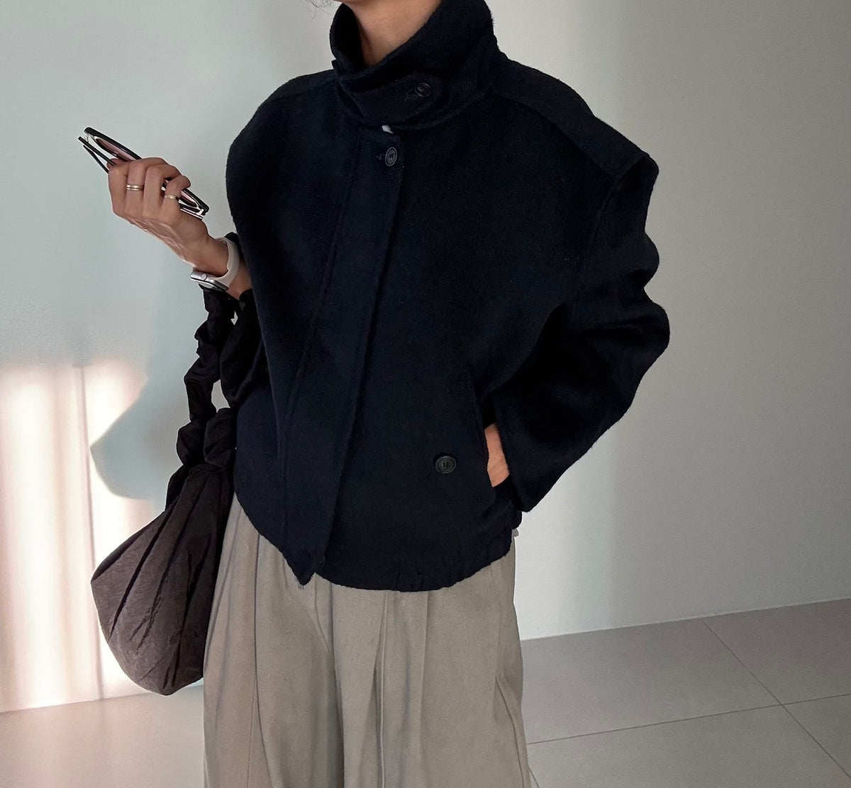 MOMS WEAR Stand Collar Hand-Hand Jumper