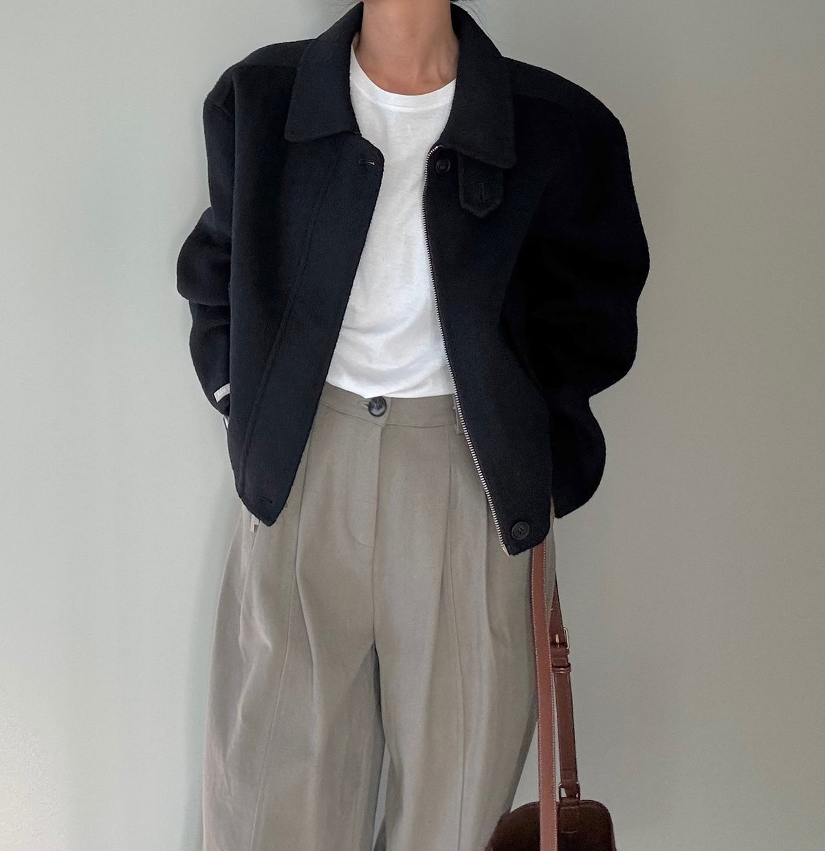 MOMS WEAR Stand Collar Hand-Hand Jumper